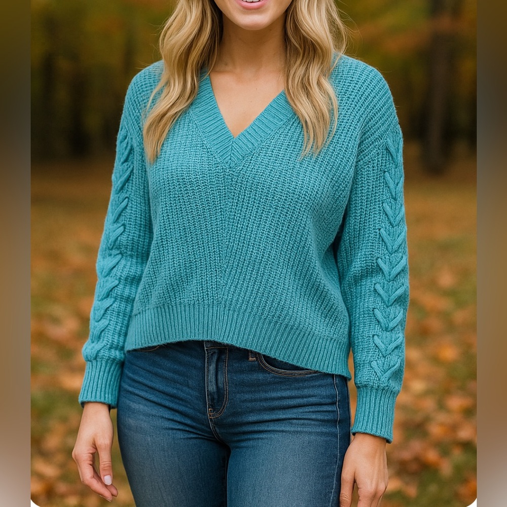 Rue 21 Women’s Size XL Turquoise V-neck Cropped Mid Weight Knit Sweater